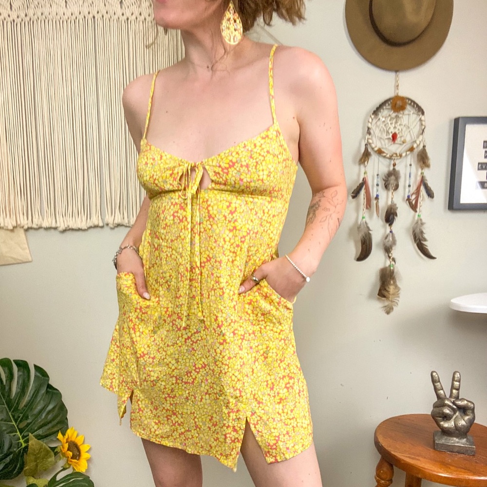Dainty Floral Front Slit Yellow Sleeveless Mini Dress with Pockets Size Small - Picture 6 of 12